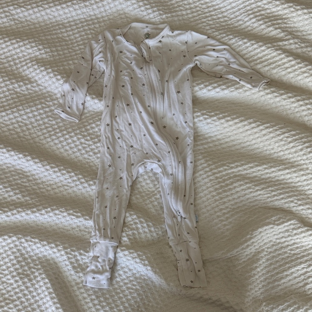 Zip-Front White Star Print Baby Footie dreamland baby